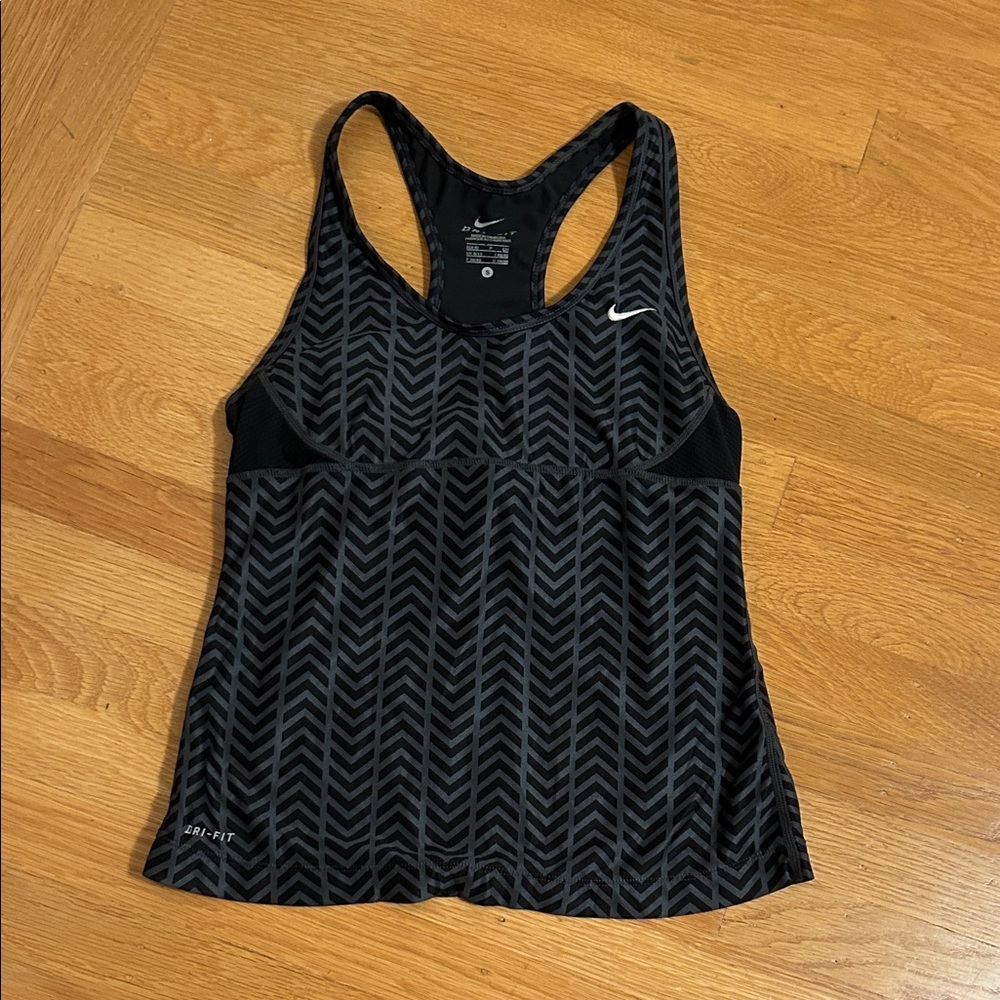 Nike Women's Black and Gray Chevron Tank Top